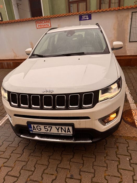 Jeep Compass Al doilea proprietar. Masina este in perfecta stare, dotari multiple.