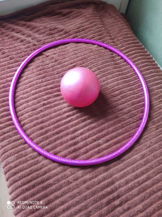 Продам мяч, обруч гимнастический.