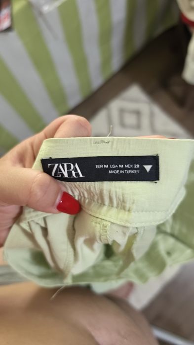 Светло зелен панталон Zara
