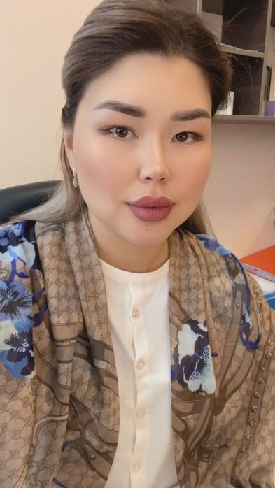 Платок гучи с синим цветком