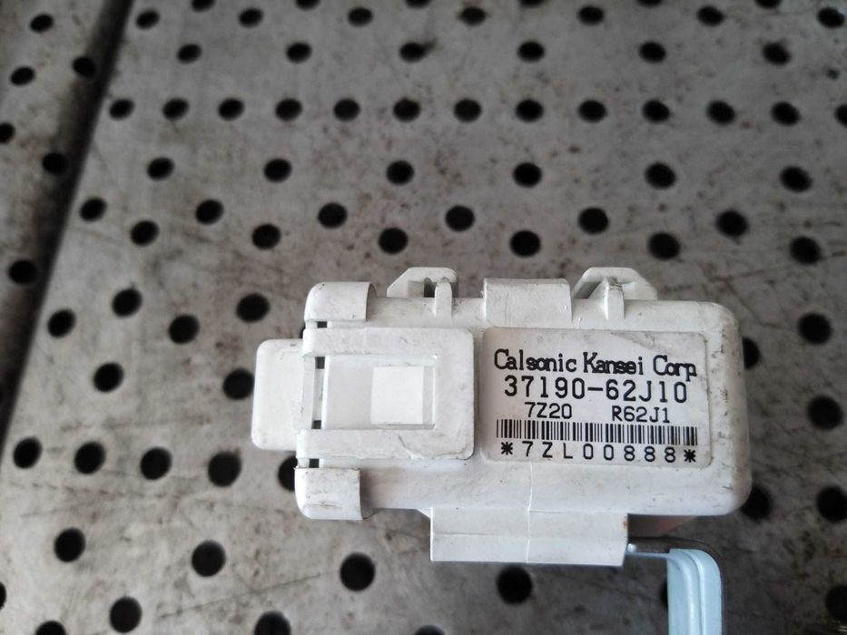 Modul releu imobilizator 1.3 d suzuki swift 2008 3719062j10
