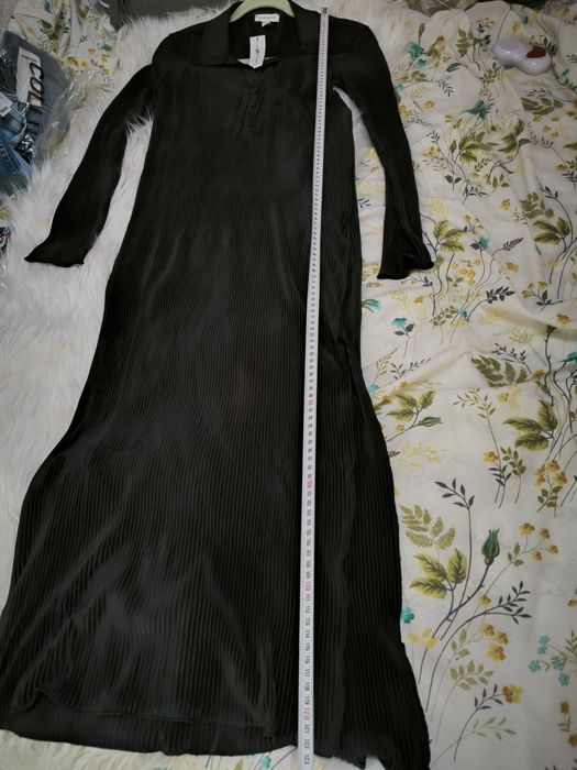 Rochie lunga superbă cu crăpătură pe picior, nouă