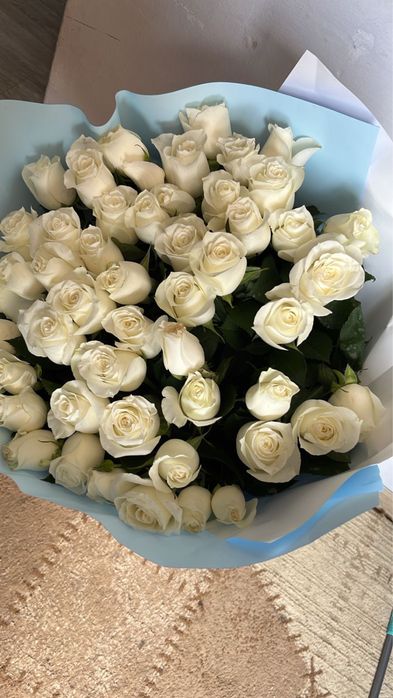 Белые розы 51 розы 100см