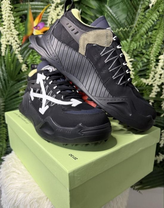 Off white odsy condiție buna