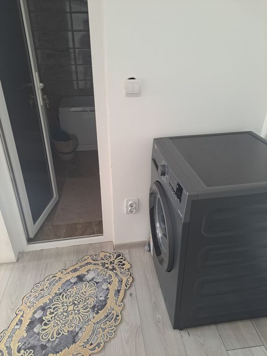 Închiriez  apartament