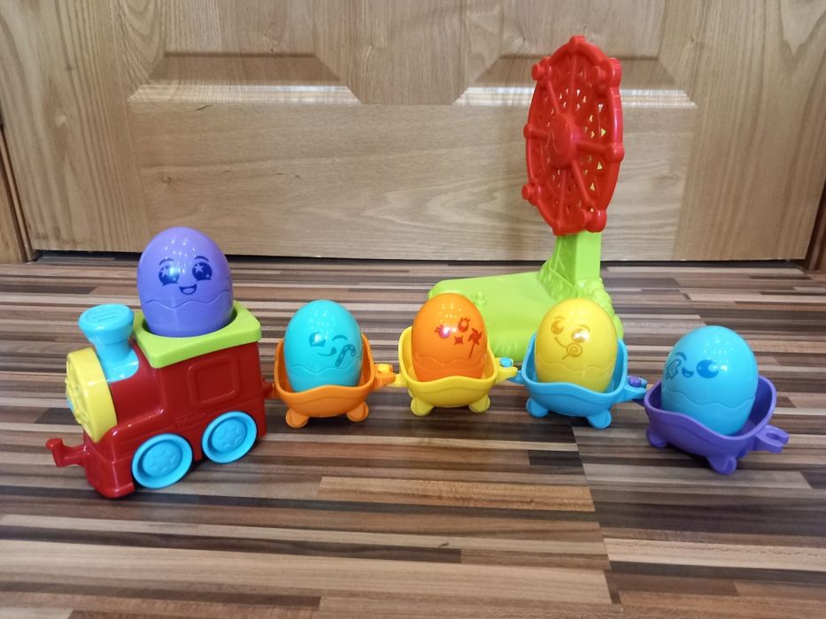 Комплект за игра Tomy - Влакче с яйца изненада