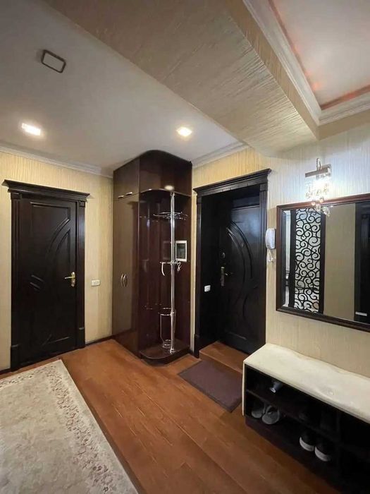 Сдается большая 3/3/4 квартира в центре города м.Ойбек кирпич