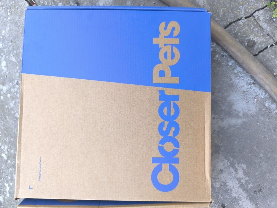 Automat de hrana pentru pisici