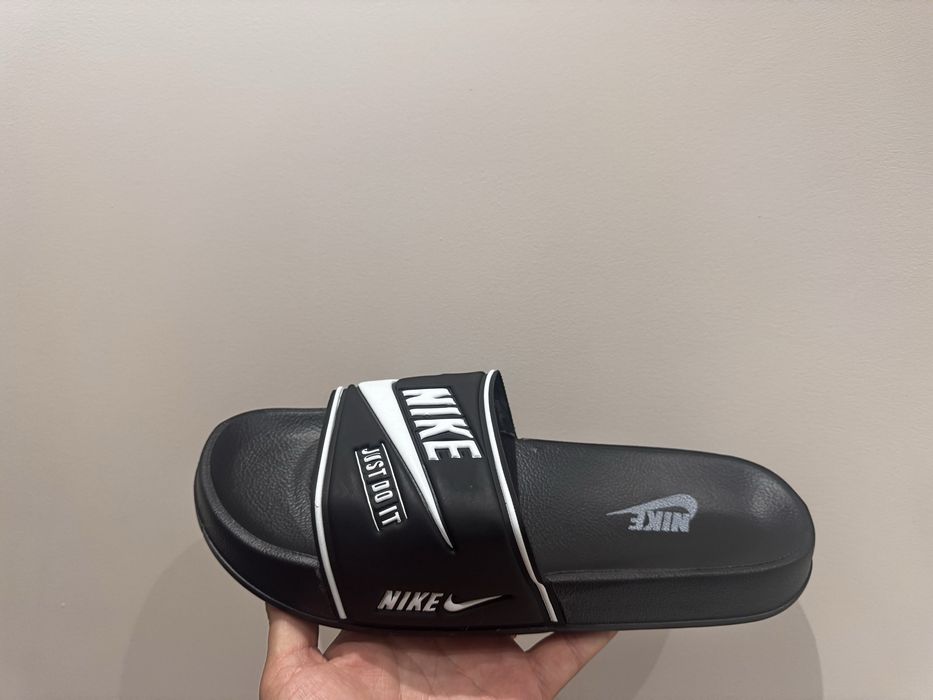 Нови чехли Nike