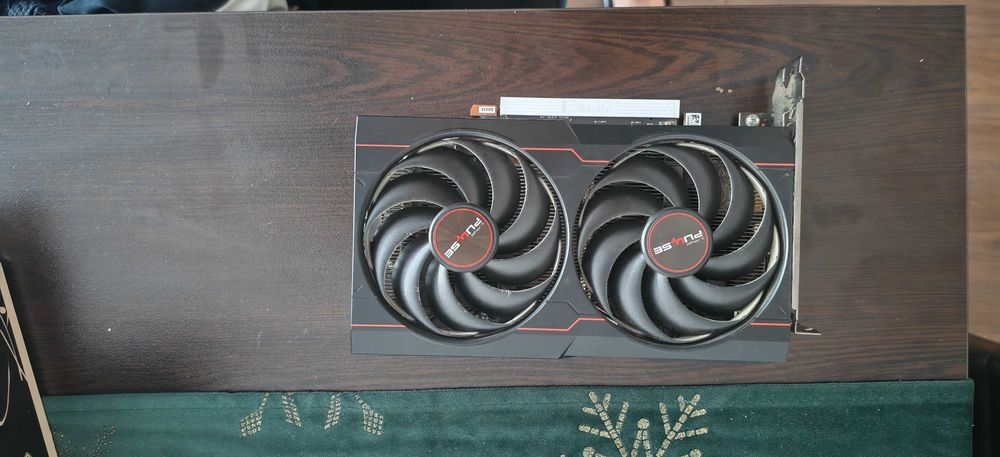 AMD Radeon RX 6600 (8GB)