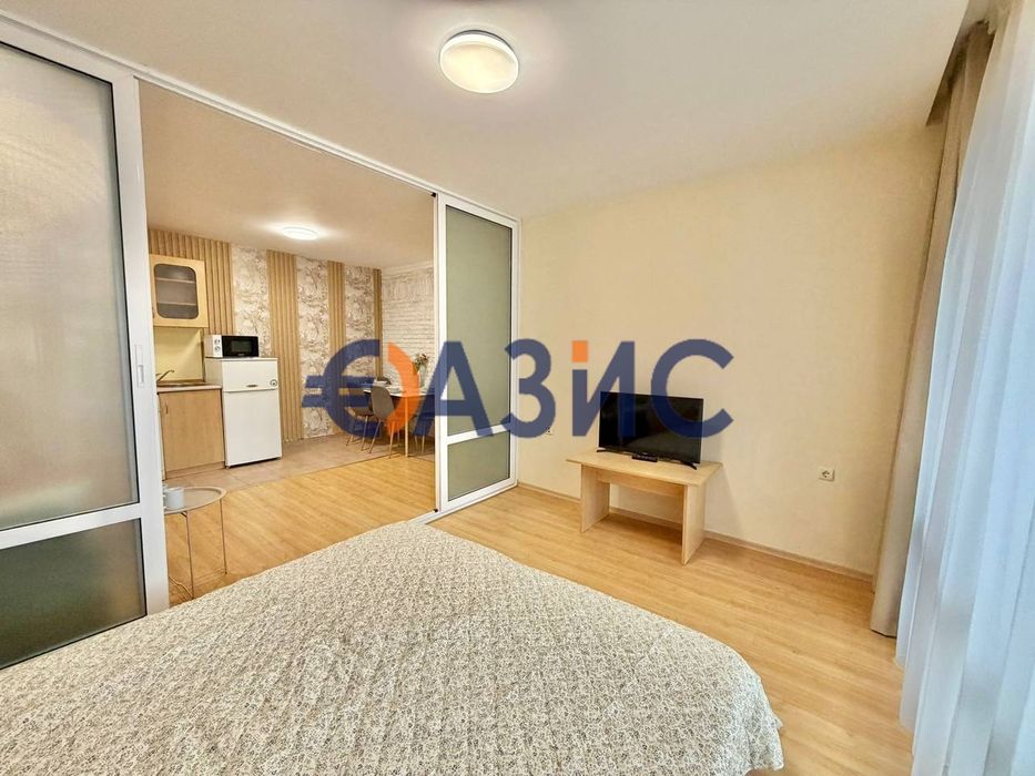Продава се Тристаен апартамент в к.к. Слънчев бряг - 76 кв.м за 594 €/кв.м - Снимка #12