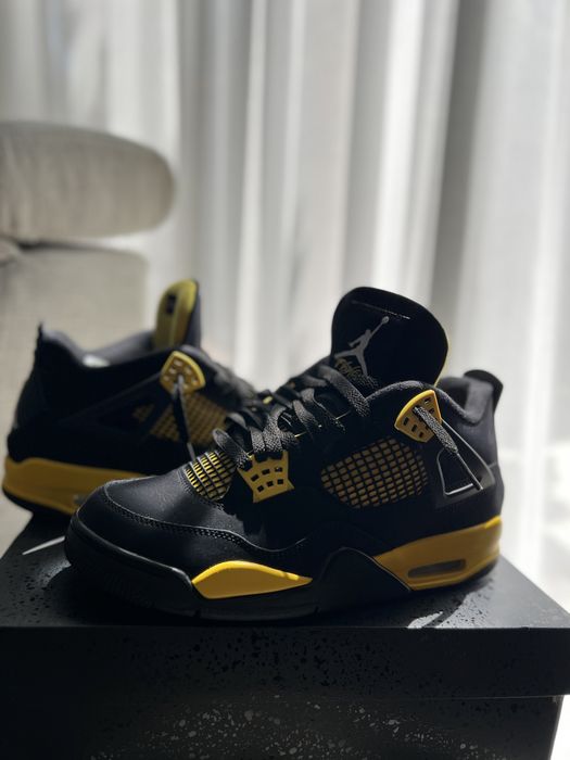 Jordan retro 4 thunder yellow