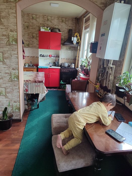 Agrar insitutga yaqin Avirda 4/1/4 uy oila bilan sheriklikka 6 ta qiz