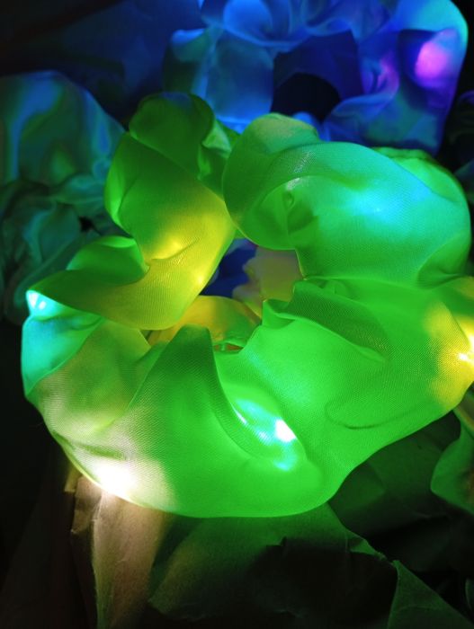 6 броя Скрънчи , лед скрънчи , ластик за коса , светещ ластик за коса