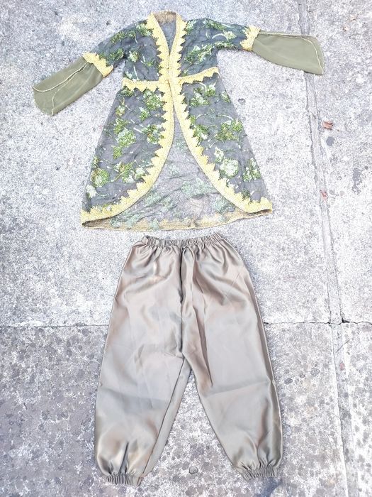 Costumas artistic pentru fetite