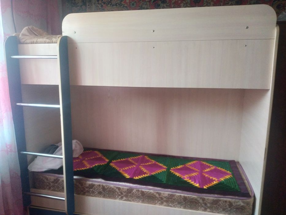 Продам двухярусную кровать