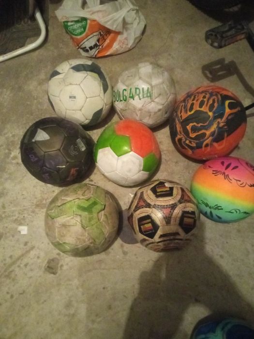 Детско колело и топки