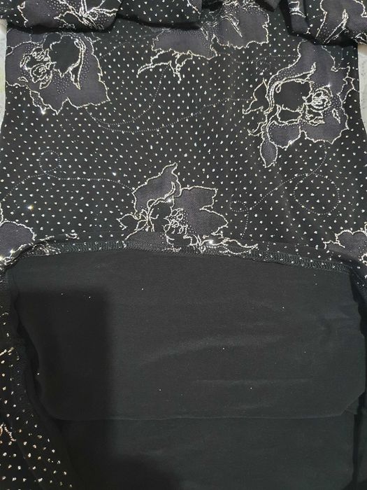 Хит цена! Черна блестяща рокля по тялото