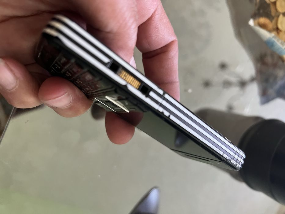 Sony Ericsson с зарядно