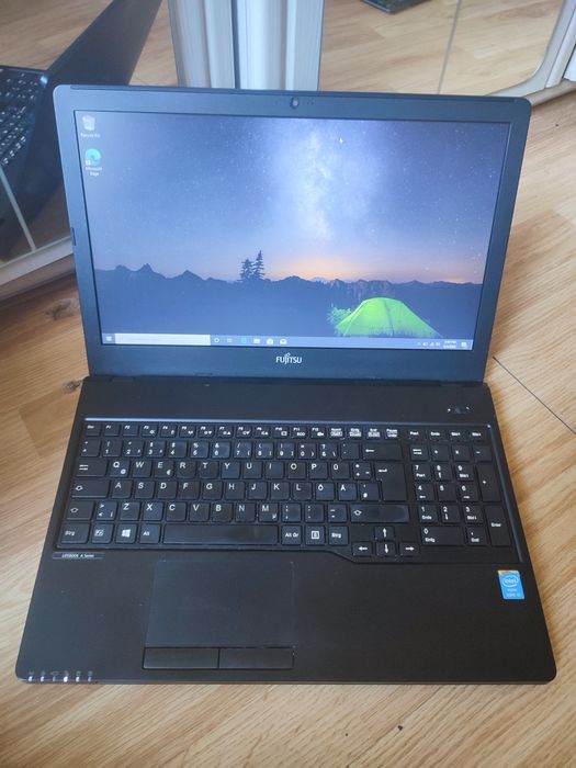 Laptop Fujitsu Siemens A555- i3-5005u/8gb RAM/ 320gb/ Baterie 2h