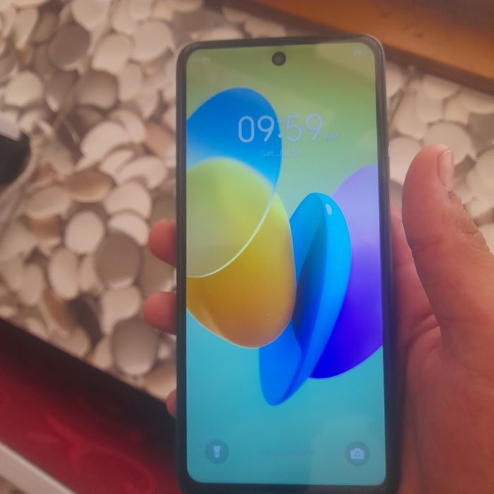 Tecno spark 20c holati yaxshi