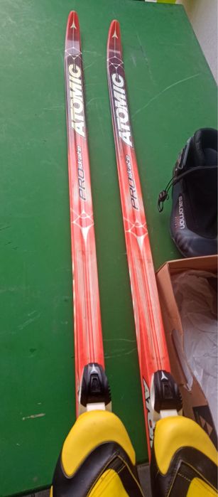 Schiuri Atomic de fond plus clapari