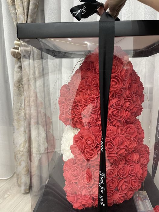 Продается красивая мишка из роз