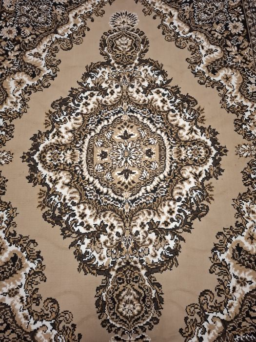 Палас в отличном состоянии. 2м на 3м