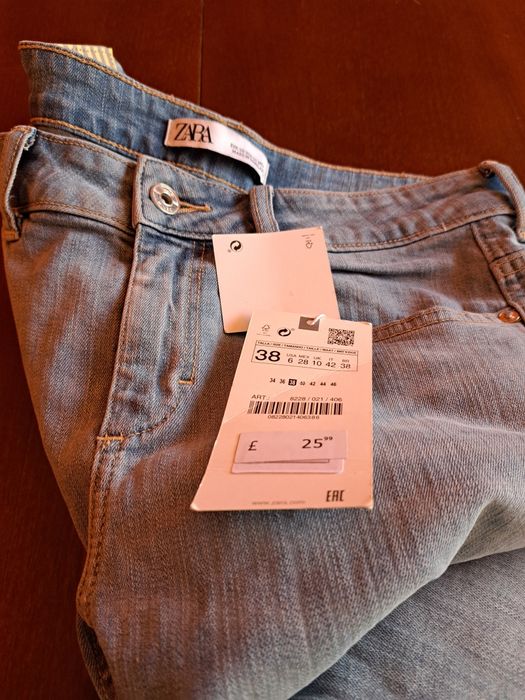 Светло сини дънки на ZARA