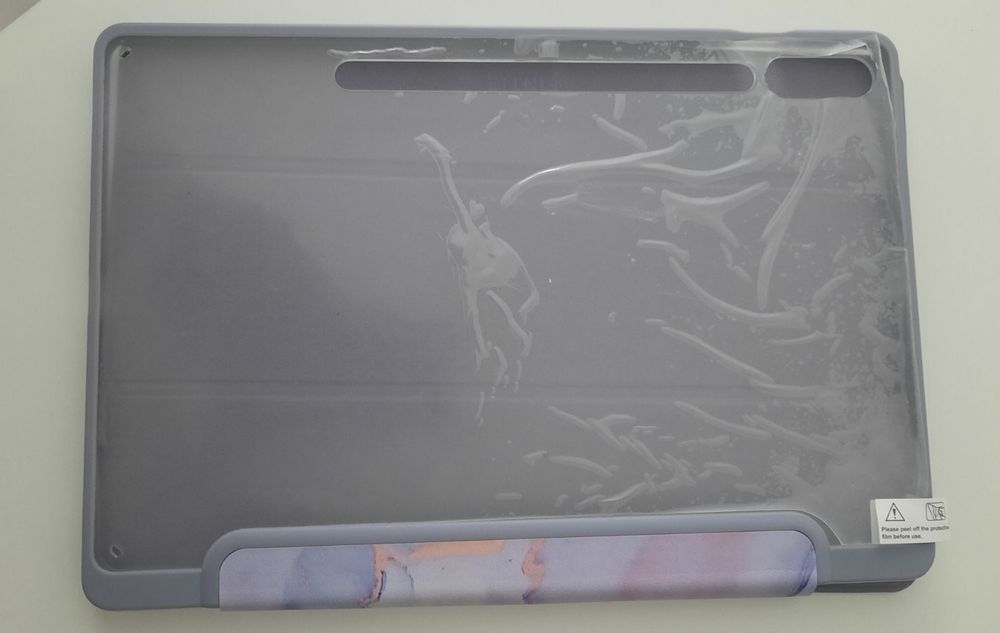 Продава се калъф за  таблет iPad Air 6 13" инча