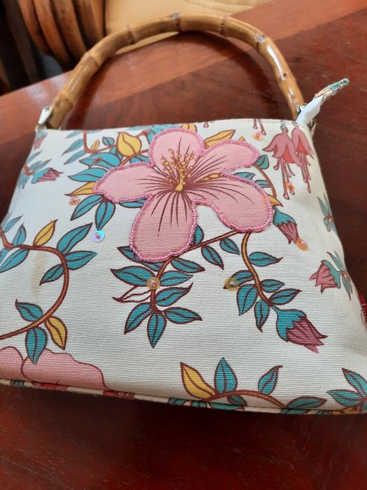 Minunată geanta de vara cu mâner de lemn