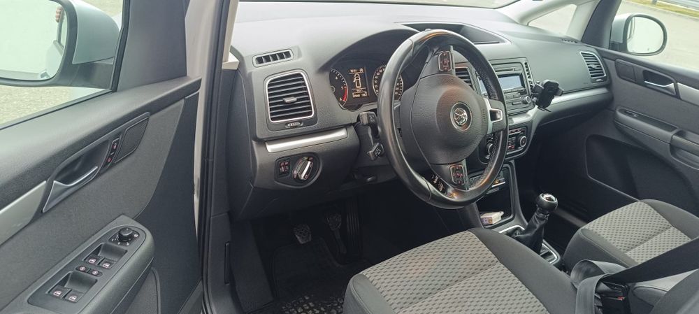 De Vanzare Vw Sharan 2.0 tdi cff 140 cp 1 singur proprietar ro 225000