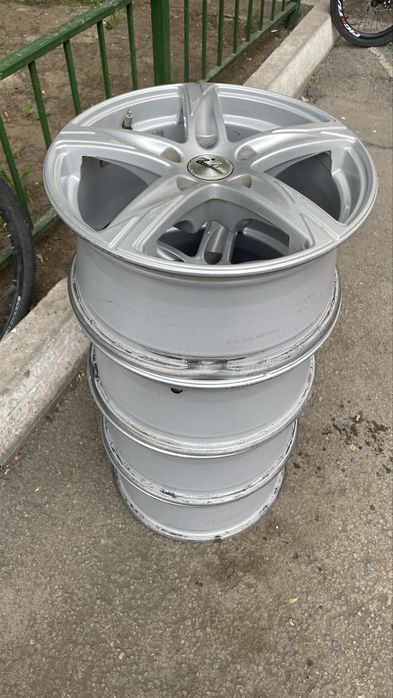 Продам диски R17 в хорошем состоянии