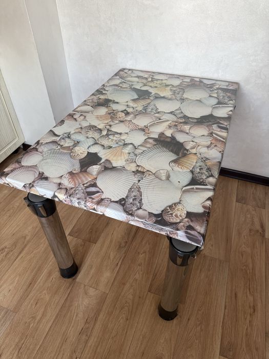 Продаю стол кухонный