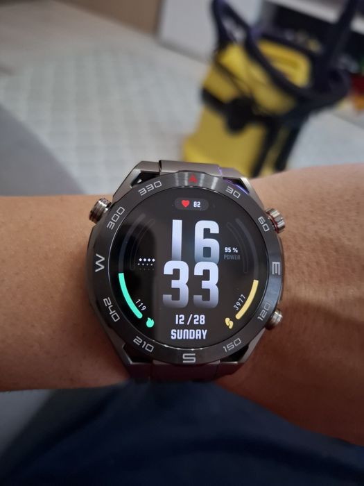 Продавам Huawei Ultimate.