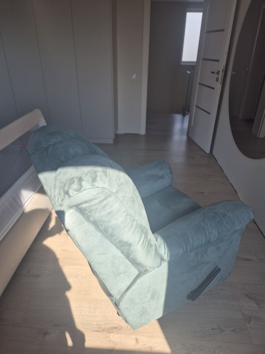 Vand fotoliu cu recliner manual achizitionat de pa Mobexpert in stare foarte buna
