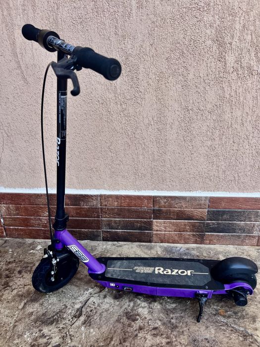 Trotinetă electrica RAZOR