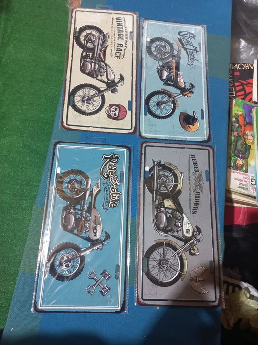 Метални табели с мотори