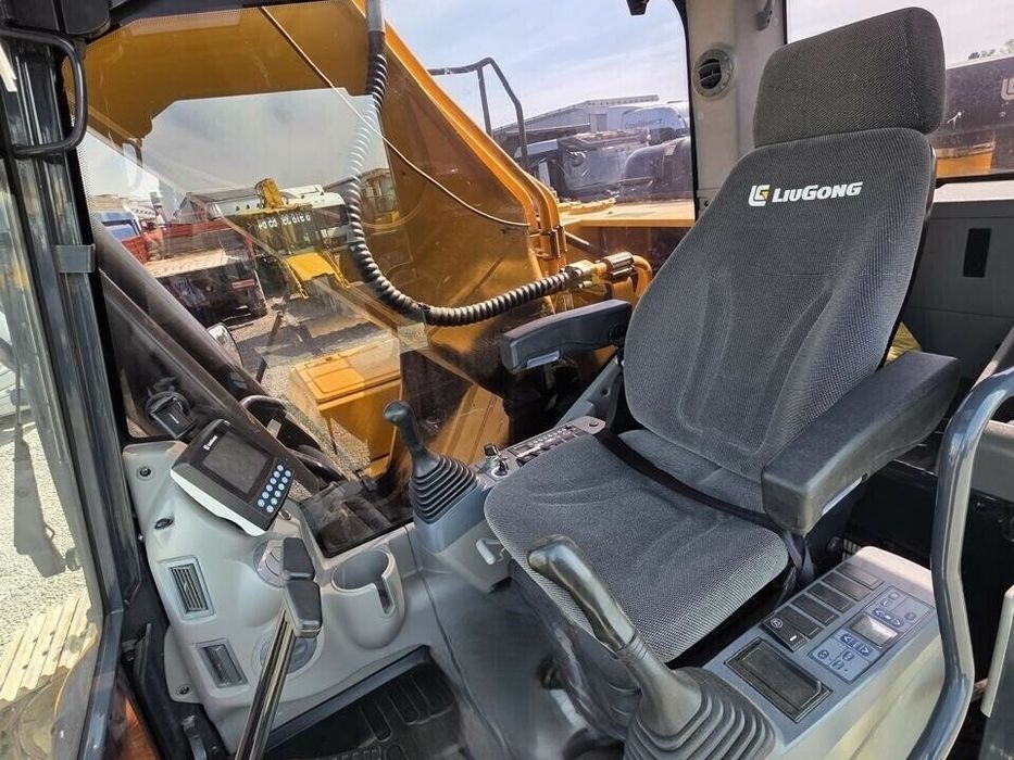 Рассрочка 0%. Предоплата 30%. Экскаватор Liugong 933E