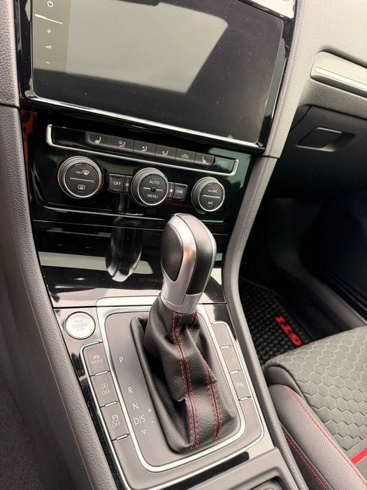 VW Golf 7.5 GTI Performance 2.0TSI DSG ACC LED DCC Navi Pano