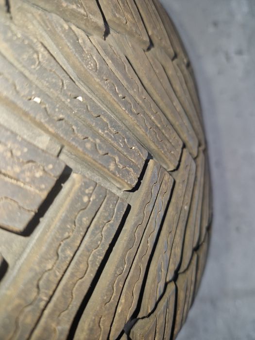 Vând set anvelope iarna second-hand  Michelin 215/55/17
