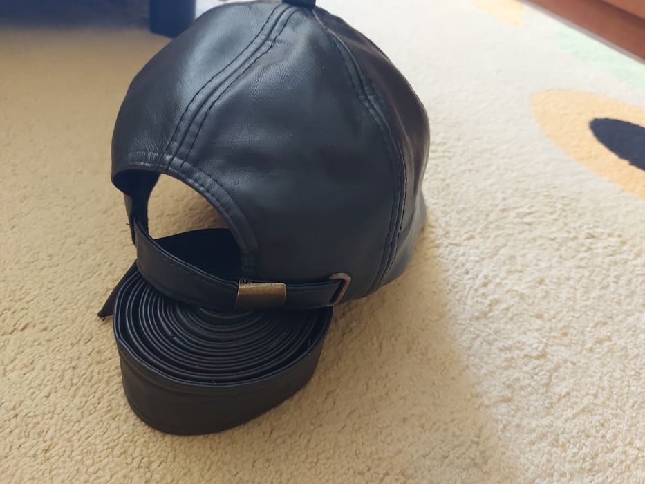 Продавам мъжка шуба от естествена кожа и подарък каскет