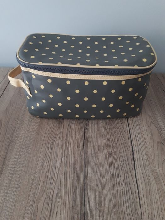 Куфарче/ Несесер за гримове, бижута или тоалетни принадлежности