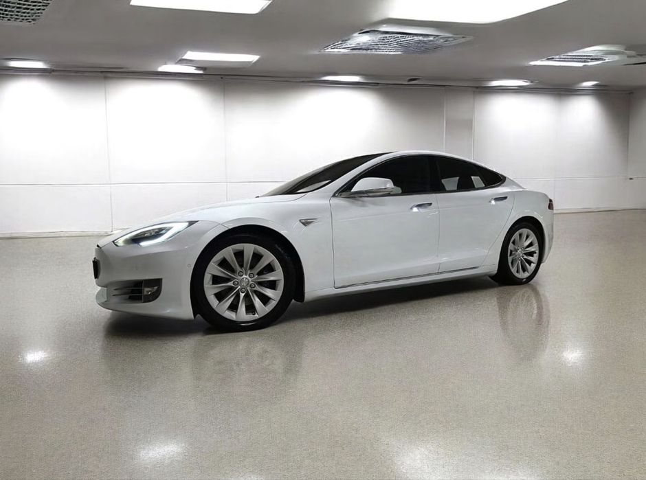 Tesla S90 D 520 CP all wheel drive