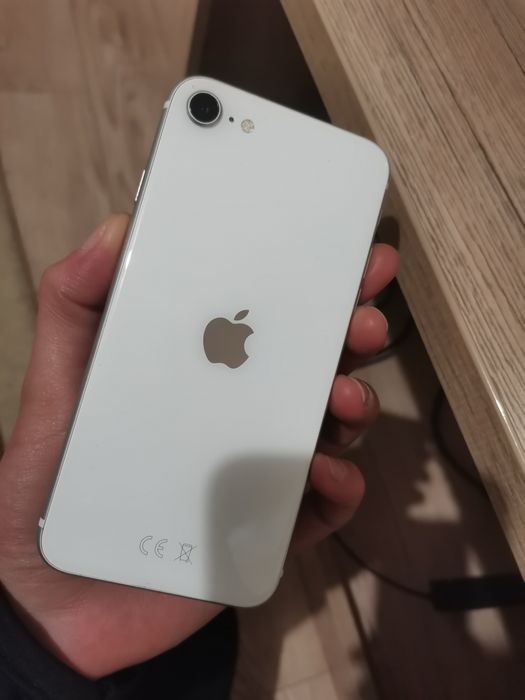 Продам se 2020 64 gb