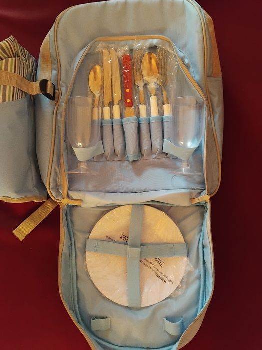 Раница, удобна за поход с принадлежности.