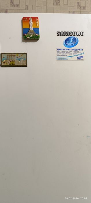 Продам кожаный угловой диван и холодильник