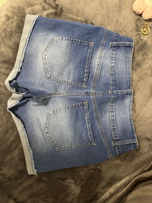 Pantaloni scurți din denim eleganti