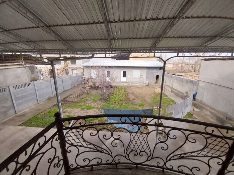 Продается участок с домом в Янгиюльском районе (Гульбахор).