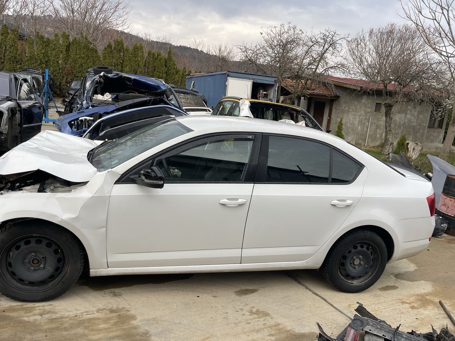 Шкода Октавия 2014 година На Части